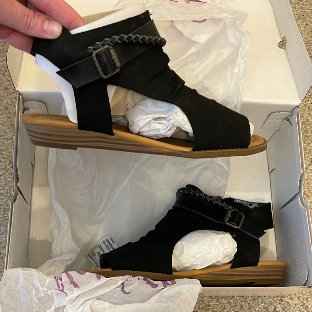 NWB Women's Canvas black Sandals - Picture 6 of 8